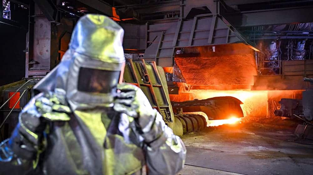 ArcelorMittal hat Pläne für eine klimaneutrale Stahlproduktion in Bremen und Eisenhüttenstadt verworfen. (Archivbild)  / Foto: Patrick Pleul/dpa