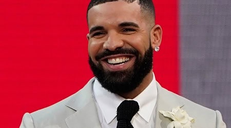 Rapper Drake soll im Sommer insgesamt neun Konzerte in Europa und Großbritannien geben. (Archivbild) / Foto: Chris Pizzello/Invision/AP/dpa