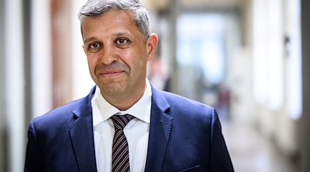 Berlins SPD-Fraktionsvorsitzender Raed Saleh wünscht sich eine Verfassungsänderung. (Archivfoto) / Foto: Bernd von Jutrczenka/dpa