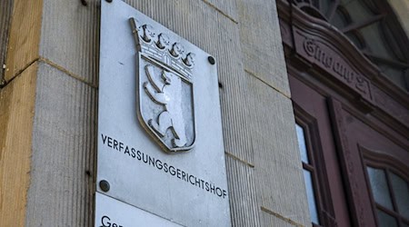 Der Streit zwischen Senat und AfD um Vornamen von Straftätern geht in eine neue Runde. (Archivbild) / Foto: Jens Kalaene/dpa