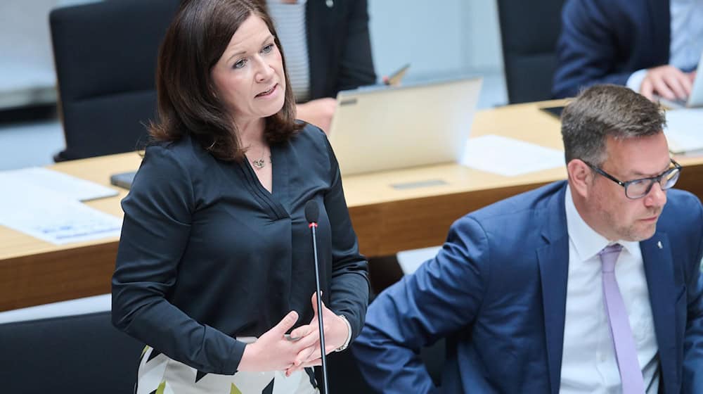 Bildungssenatorin Katharina Günther-Wünsch (CDU) wurde im Abgeordnetenhaus zur Carl-Bolle-Schule befragt.  / Foto: Annette Riedl/dpa