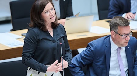 Bildungssenatorin Katharina Günther-Wünsch (CDU) wurde im Abgeordnetenhaus zur Carl-Bolle-Schule befragt.  / Foto: Annette Riedl/dpa