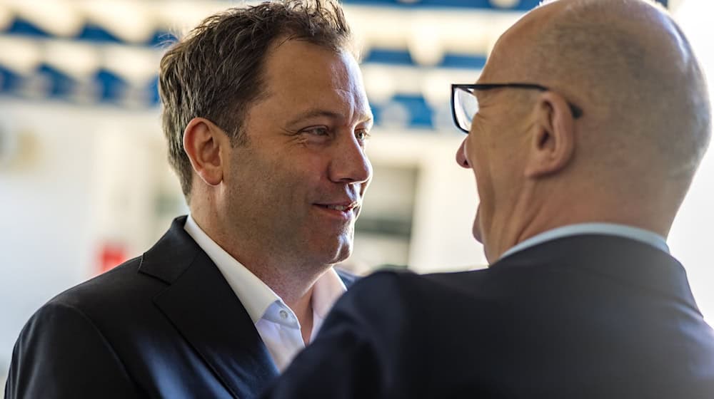 Der SPD-Vorsitzende Lars Klingbeil zeigt sich optimistisch für die Gespräche zur Kompensation der Länder zum Investitionspaket. / Foto: Frank Hammerschmidt/dpa