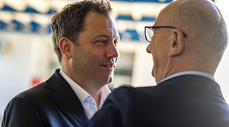 Der SPD-Vorsitzende Lars Klingbeil zeigt sich optimistisch für die Gespräche zur Kompensation der Länder zum Investitionspaket. / Foto: Frank Hammerschmidt/dpa