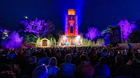 Nach Angaben der Stadt waren 1.500 Zuschauer bei der Premiere der diesjährigen Sagennacht dabei. / Foto: Frank Hammerschmidt/dpa