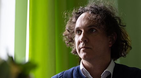 Der Lehrer Oziel Inacio-Stech kritisiert, ihm sei nicht ausreichend geholfen worden. (Archivfoto) / Foto: Hannes P. Albert/dpa