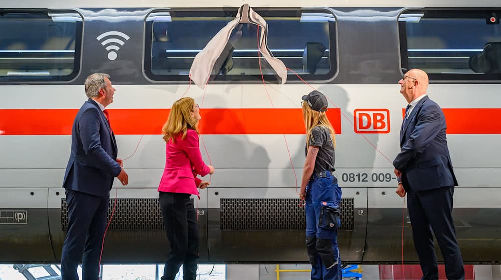 Feierliche Taufe: Ein ICE 4 trägt jetzt den Namen der Stadt Cottbus. / Foto: Patrick Pleul/dpa