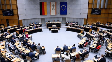 Im Berliner Abgeordnetenhaus hätte die schwarz-rote Regierungskoalition derzeit laut einer Umfrage keine Mehrheit mehr. (Archivbild) / Foto: Bernd von Jutrczenka/dpa