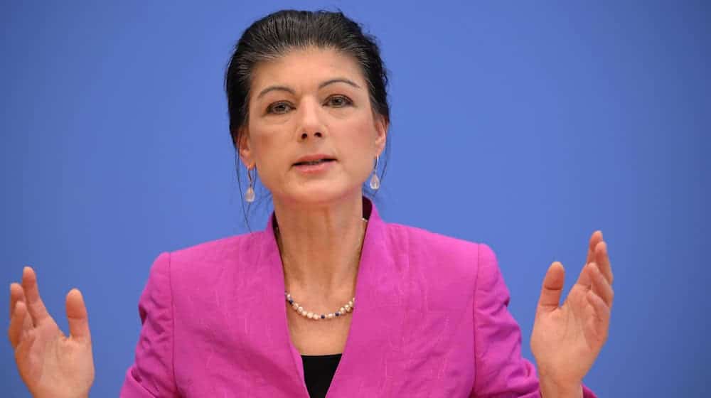 Die BSW-Bundesvorsitzende Sahra Wagenknecht hält ihre Partei für unverzichtbar. (Archivbild) / Foto: Sören Stache/dpa
