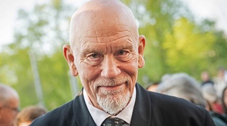 John Malkovich spielt gerne vor einem deutschen Publikum. (Archivbild) / Foto: Sina Schuldt/dpa