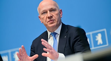Steuerliche Entlastung für Firmen, Belastung für Länder? Berlins Regierender Bürgermeister dringt auf einen finanziellen Ausgleich wegen des Pakets für die Wirtschaft. (Archivbild) / Foto: Sebastian Gollnow/dpa