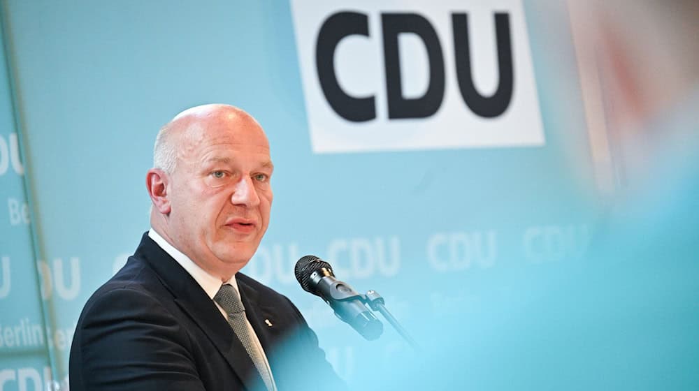 Berlins Regierender Bürgermeister Kai Wegner wünscht sich vom Koalitionspartner SPD weniger Lust am Streiten.  / Foto: Sebastian Christoph Gollnow/dpa