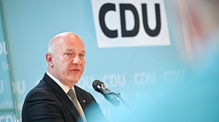 Berlins Regierender Bürgermeister Kai Wegner wünscht sich vom Koalitionspartner SPD weniger Lust am Streiten.  / Foto: Sebastian Christoph Gollnow/dpa