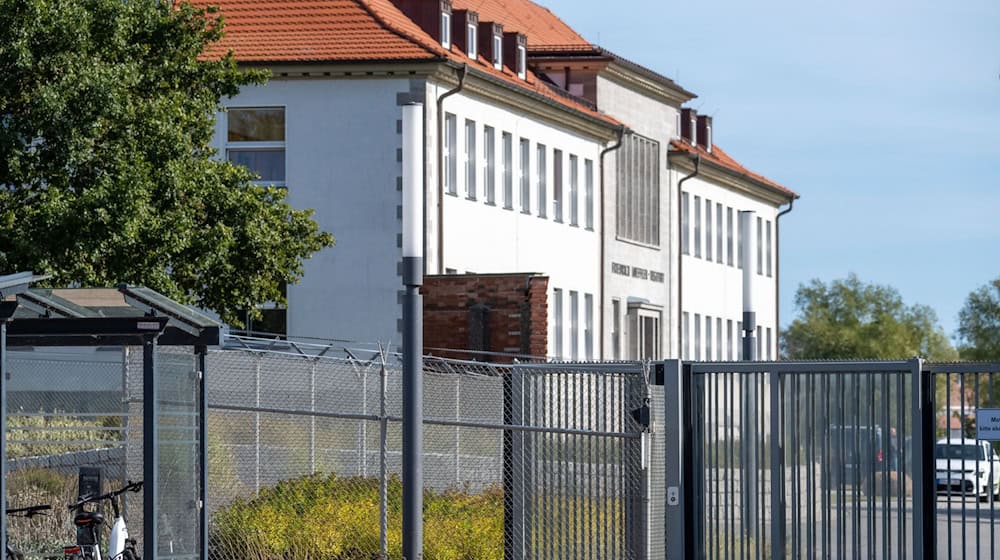 Das Friedrich-Loeffler-Institut - Bundesforschungsinstitut für Tiergesundheit auf der Insel Riems- befasst sich unter anderem mit der Ausbreitung von Stechmückenarten in Deutschland.  / Foto: Stefan Sauer/dpa
