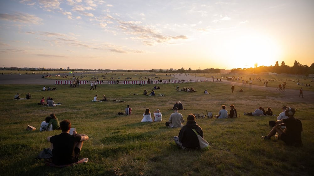 Bisher ist das Tempelhofer Feld unbebaut. Ob das so bleibt, ist allerdings offen. (Archivfoto) / Foto: Sebastian Gollnow/dpa