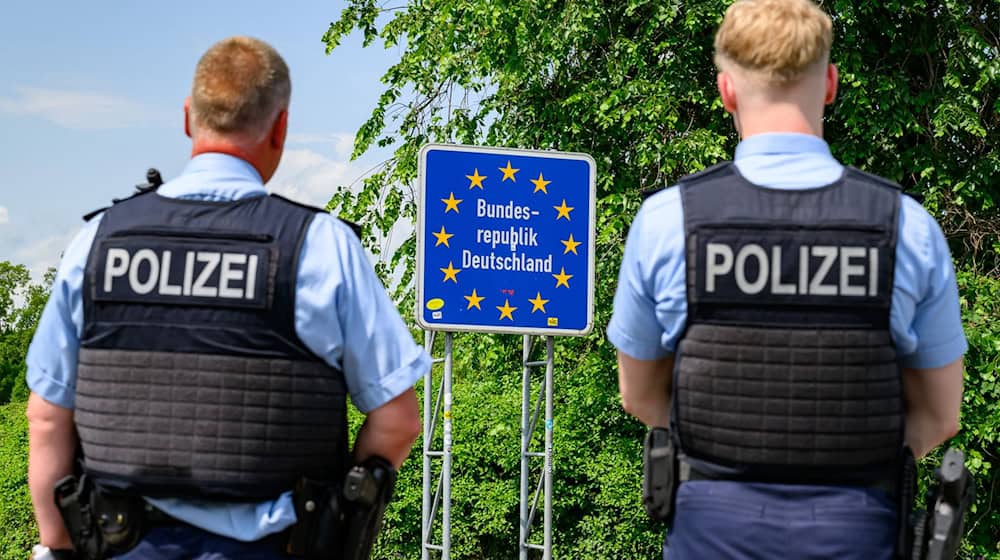 An den deutschen Außengrenzen wird seit Mai verstärkt kontrolliert. (Archivbild) / Foto: Patrick Pleul/dpa