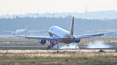 Mit zwei Sonderflügen sind bislang 345 aus Israel ausgereiste Deutsche samt nächsten Angehörigen nach Deutschland gebracht worden.  / Foto: Arne Dedert/dpa