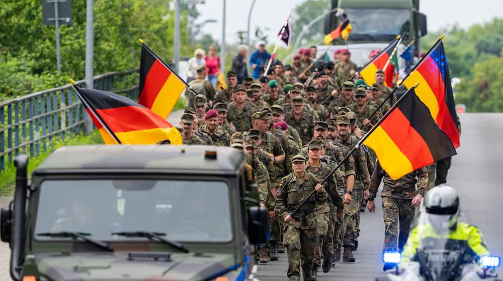 Den Gedenkmarsch gibt es in diesem Jahr zum achten Mal.  / Foto: Soeren Stache/dpa