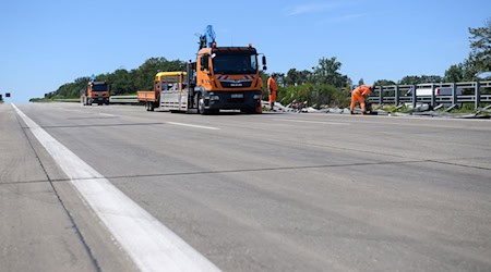 Die Reinigung der A2 läuft weiterhin. (Archivbild) / Foto: Klaus-Dietmar Gabbert/dpa