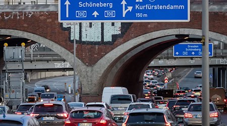 Der ADAC rechnet rund um Berlin mit vollen Straßen. (Symbolbild) / Foto: Soeren Stache/dpa