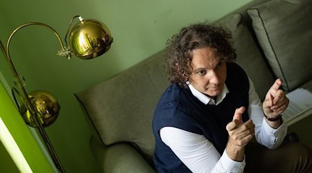 Die AG Schwule Lehrer verlangt eine Entschuldigung gegenüber Oziel Inácio-Stech, der an einer Berliner Grundschule unterrichtet. (Archivfoto) / Foto: Hannes P. Albert/dpa