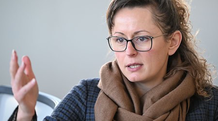 Ministerin Hanka Mittelstädt vertritt Brandenburg bei der Sonder-Agrarministerkonferenz. (Archivbild)  / Foto: Jens Kalaene/dpa