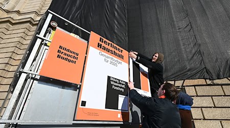 Im Februar hatten Studierende der Universität der Künste schon gegen Haushaltskürzungen demonstriert. (Archivbild) / Foto: Elisa Schu/dpa