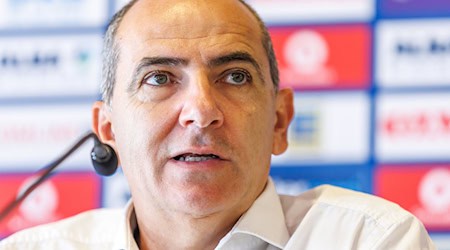 Alba-Sportdirektor Himar Ojeda hat die vierte Neuverpflichtung an Land gezogen. / Foto: Andreas Gora/dpa