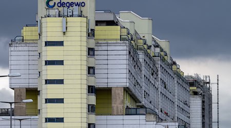Die Schlange wird modernisiert - begonnen wurde mit 156 Wohnungen.  / Foto: Soeren Stache/dpa