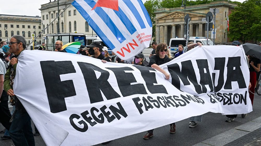 Eine Demonstration «Free Maja» linker Gruppen fordert die Rückholung von Maja T. aus Ungarn. / Foto: Jens Kalaene/dpa
