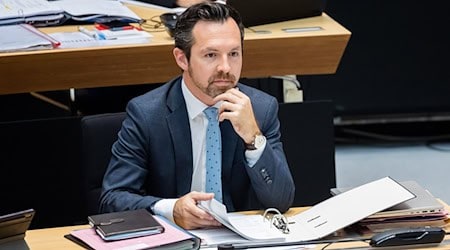 Die SPD Potsdam hat den Berliner Wirtschaftsstaatssekretär Severin Fischer für das Amt des Oberbürgermeisters in Potsdam nominiert. (Archivbild) / Foto: Christoph Soeder/dpa