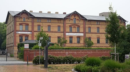 Auf dem Gelände des bisherigen Ofen- und Keramikmuseums in Velten soll es künftig auch ein Schornsteinfegermuseum geben. (Archivbild) / Foto: Soeren Stache/dpa