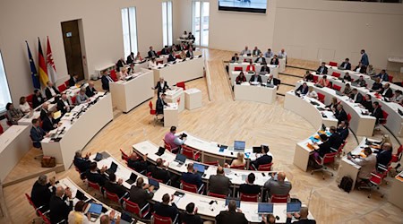 Der Brandenburger Landtag hat für eine Obergrenze für die automatische Diätenerhöhung gestimmt. / Foto: Hannes P. Albert/dpa