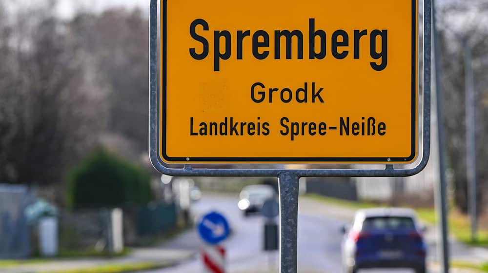 Die Bürgermeisterin der Lausitz-Stadt Spremberg in Brandenburg, Christine Herntier,  warnt vor dem Einfluss von Rechtsextremisten in ihrer Stadt. (Symbolbild)  / Foto: Patrick Pleul/dpa