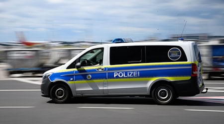 Bundespolizisten haben am Flughafen BER einen Mann festgenommen, der vom Internationalen Strafgerichtshof gesucht wird. (Symbolbild) / Foto: Bernd von Jutrczenka/dpa