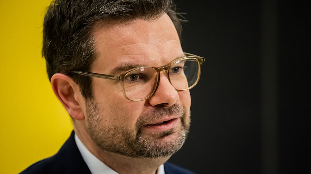 Marco Buschmann stand als Bundesjustizminister vor einem Jahr vor der Entscheidung, den sogenannten Tiergartenmörder freizugeben. (Archivbild)  / Foto: Christoph Soeder/dpa