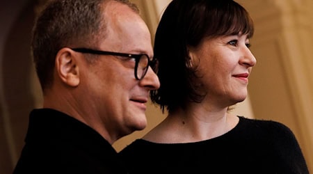 Philip Bröking und Susanne Moser gehen an der Komischen Oper in die Verlängerung (Archivbild). / Foto: Carsten Koall/dpa