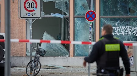 Nach der Explosion zweier mutmaßlicher Kugelbomben in der Silvesternacht in Schöneberg wird mittlerweile gegen zehn Tatverdächtige ermittelt. (Archivbild)  / Foto: Jörg Carstensen/dpa