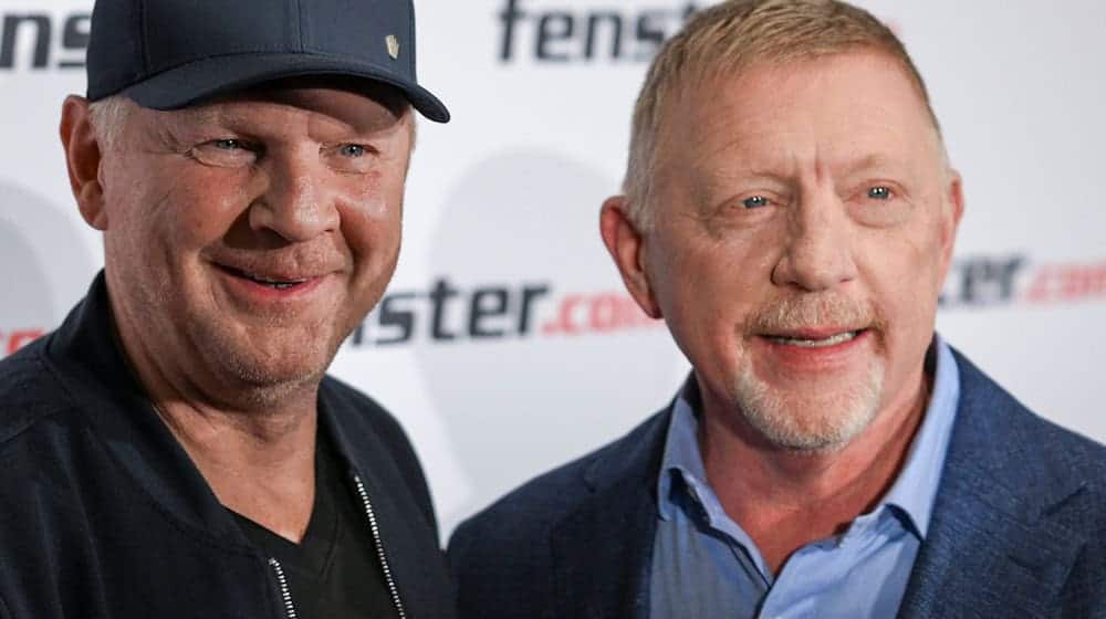 Stefan Effenberg (l) rät Nick Woltemade vorerst zu einem Verbleib in Stuttgart.  / Foto: Jens Kalaene/dpa