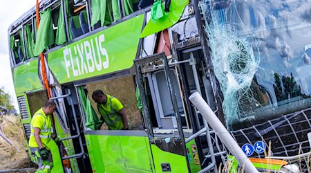 Bei dem Unfall wurden mehr Menschen schwer verletzt, als zunächst bekannt war. / Foto: Jens Büttner/dpa