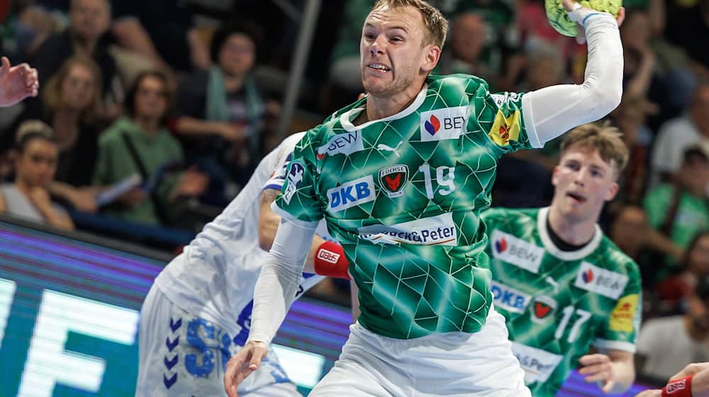 Welthandballer Mathias Gidsel war beim Test in Plau am See bester Füchse-Schütze / Foto: Andreas Gora/dpa
