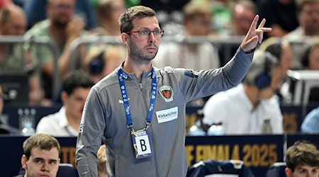 Trainer Jaron Siewert startet mit seinen Füchsen in die Testspielphase / Foto: Marius Becker/dpa