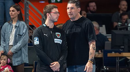 Die sportliche Füchse-Leitung: Trainer Jaron Siewert (l.) und Vorstand Sport Stefan Kretzschmar / Foto: Sebastian Räppold/Sportfoto Matthias Koch/dpa