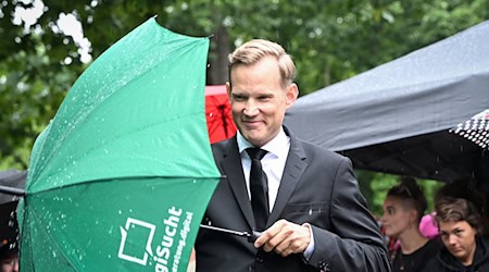 Der Bundesdrogenbeauftragte Hendrik Streeck findet die Zahl der Drogentoten in Deutschland erschreckend hoch.  / Foto: Jens Kalaene/dpa