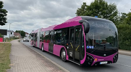 Wie schon bei der Generalsanierung auf der Riedbahn werden auch bei der Modernisierung der Strecke Hamburg-Berlin Busse für den Ersatzverkehr eingesetzt. / Foto: Iris Leithold/dpa