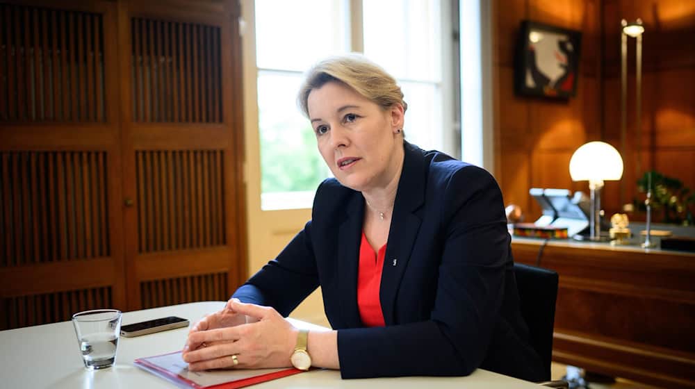 Wirtschaftssenatorin Franziska Giffey (SPD) hat noch nicht endgültig entschieden, ob sie bei der Spitzenkandidatur ins Rennen gehen will.  / Foto: Bernd von Jutrczenka/dpa