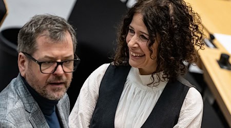 Die beiden Grünen-Fraktionsvorsitzenden Werner Graf und Bettina Jarasch sollen die Partei als Duo in den Wahlkampf führen. (Archivfoto) / Foto: Fabian Sommer/dpa