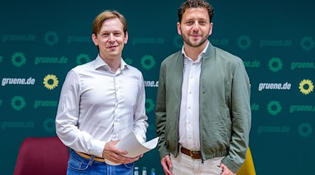 Die Grünen, hier Parteichef Felix jBanaszak und Vorstandsmitglied Heiko Knopf, wollen um Unterstützung im Osten kämpfen. / Foto: Michael Kappeler/dpa
