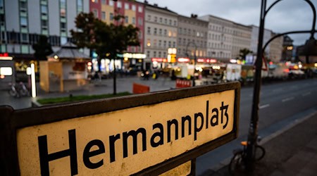 Aus Sicht der Grünen wäre ein Jugendzentrum am Hermannplatz eine Überlegung wert. (Archivbild)  / Foto: Christophe Gateau/dpa