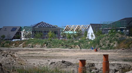 Der Grundstücksmarkt in Brandenburg erholt sich wieder. (Archivbild) / Foto: Soeren Stache/dpa-Zentralbild/dpa-tmn